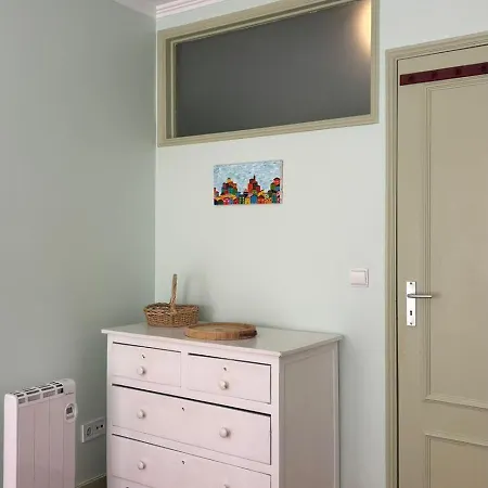 Apartamento With Private Garden
