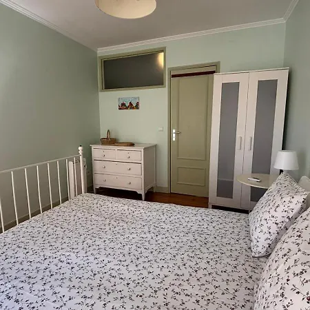 Apartamento With Private Garden