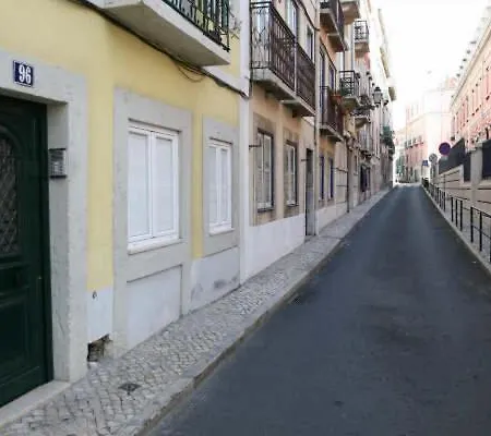 Apartamento With Private Garden